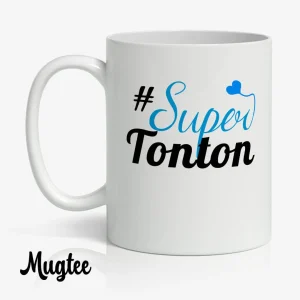Mug blanc anse à gauche avec texte #Super Tonton en script bleu et noir